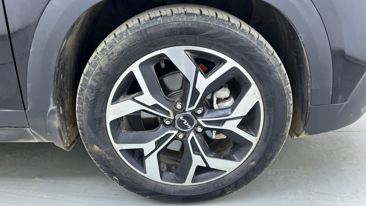 Used 2026 Kia Seltos GTX Plus 1.5 Turbo Petrol DCT Petrol Automatic tyres RIGHT FRONT TYRE RIM VIEW