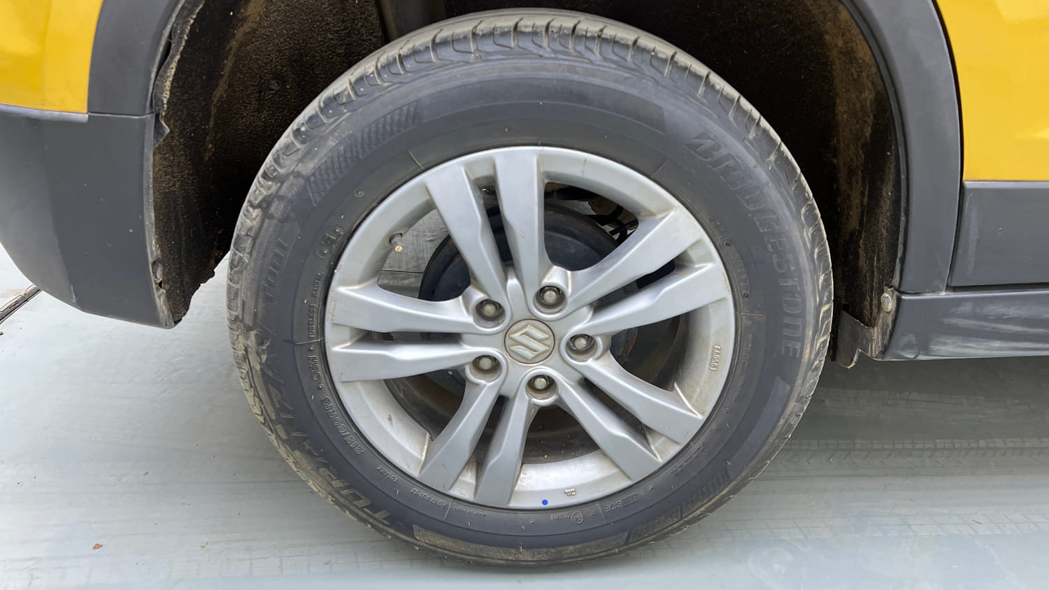 Used 2017 Maruti Suzuki Vitara Brezza [2016-2020] ZDi Plus Diesel Manual tyres RIGHT REAR TYRE RIM VIEW