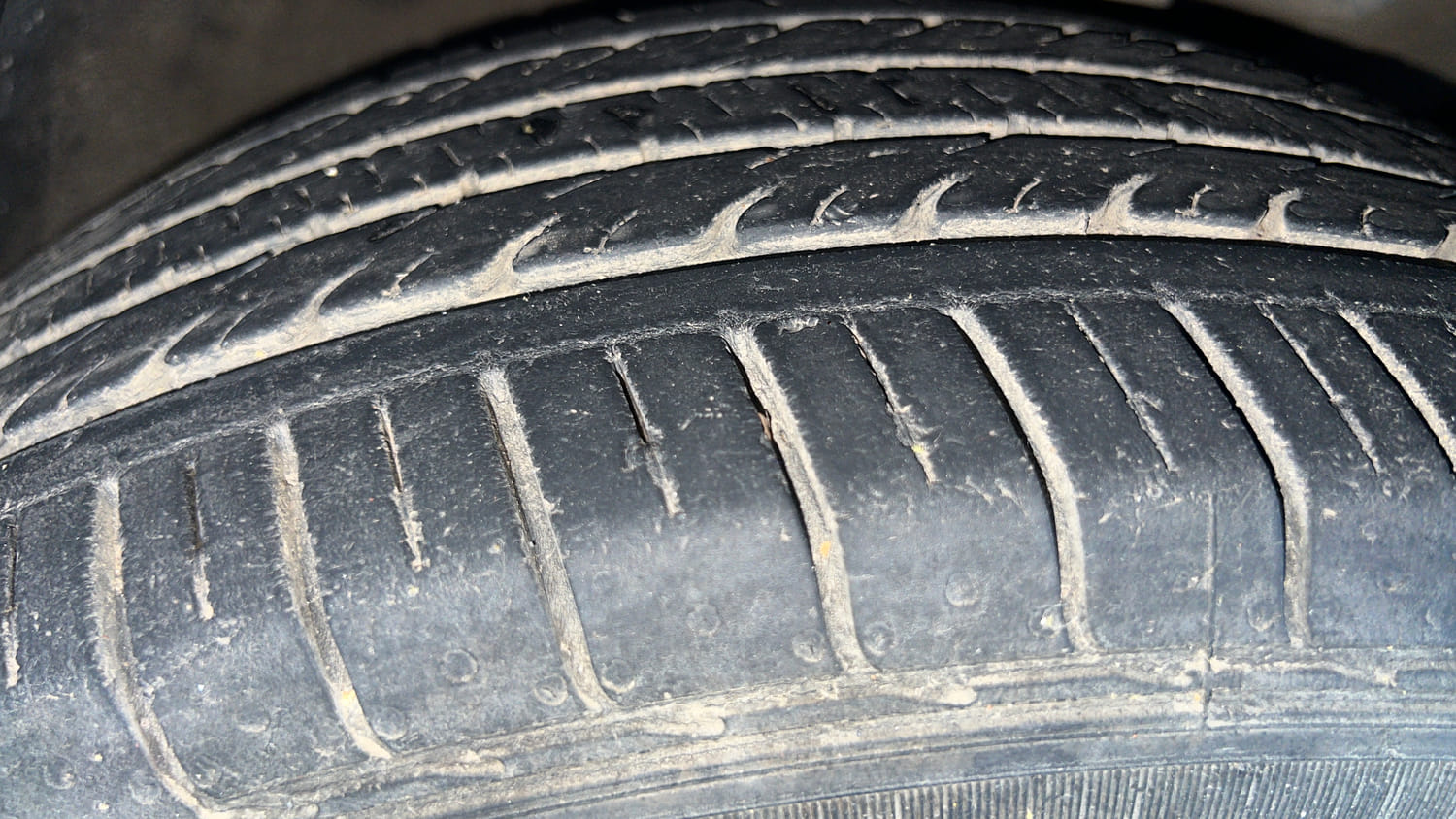 Used 2020 Kia Seltos GTX Plus AT 1.5 Diesel Diesel Automatic tyres RIGHT FRONT TYRE TREAD VIEW