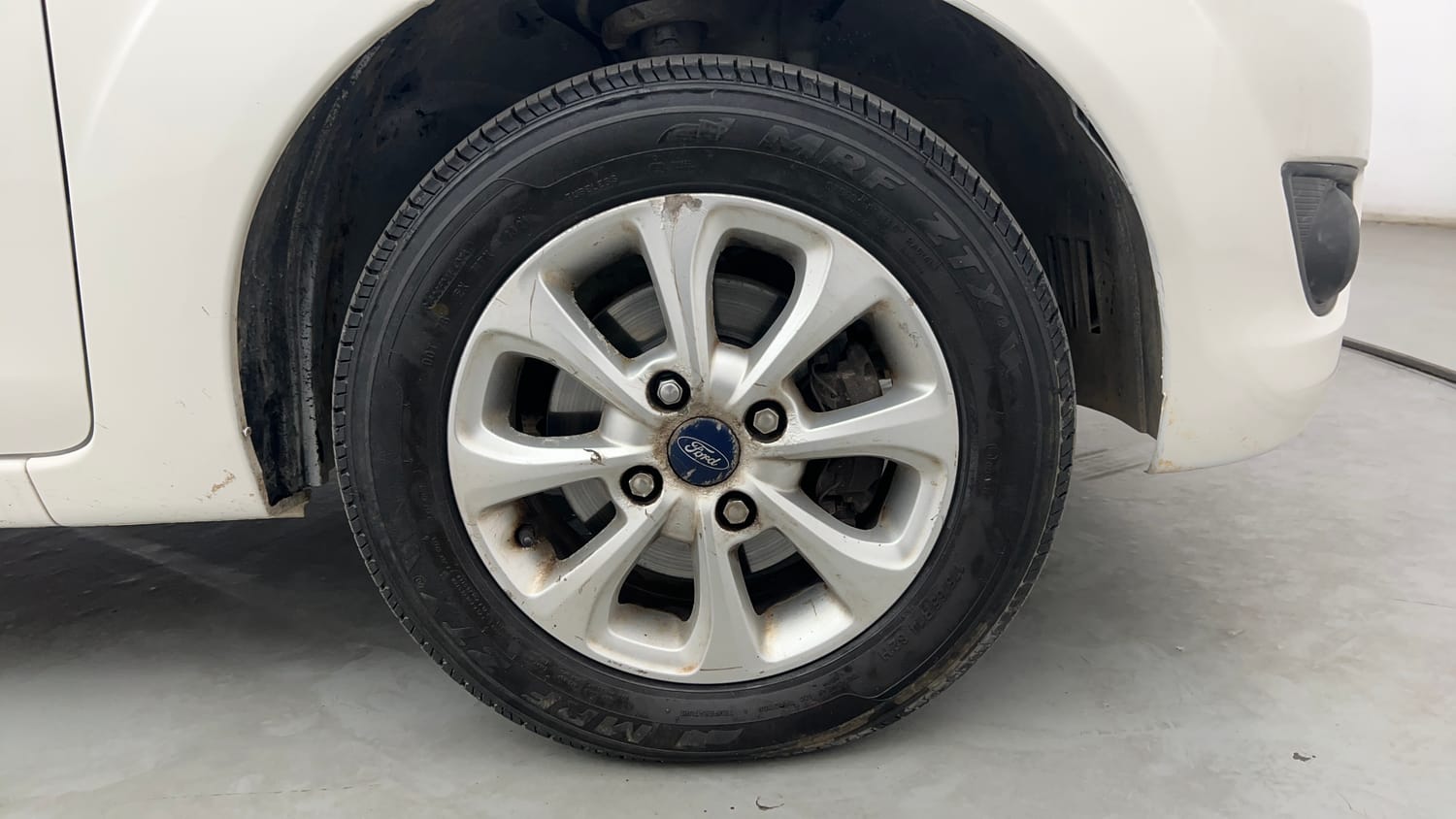 Used 2012 Ford Figo Duratec Petrol ZXI 1.2 Petrol Manual tyres RIGHT FRONT TYRE RIM VIEW