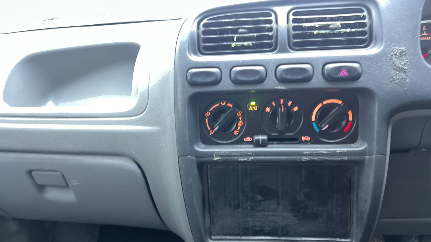 Used 2012 Maruti Suzuki Alto K10 VXi Petrol Manual interior MUSIC SYSTEM & AC CONTROL VIEW