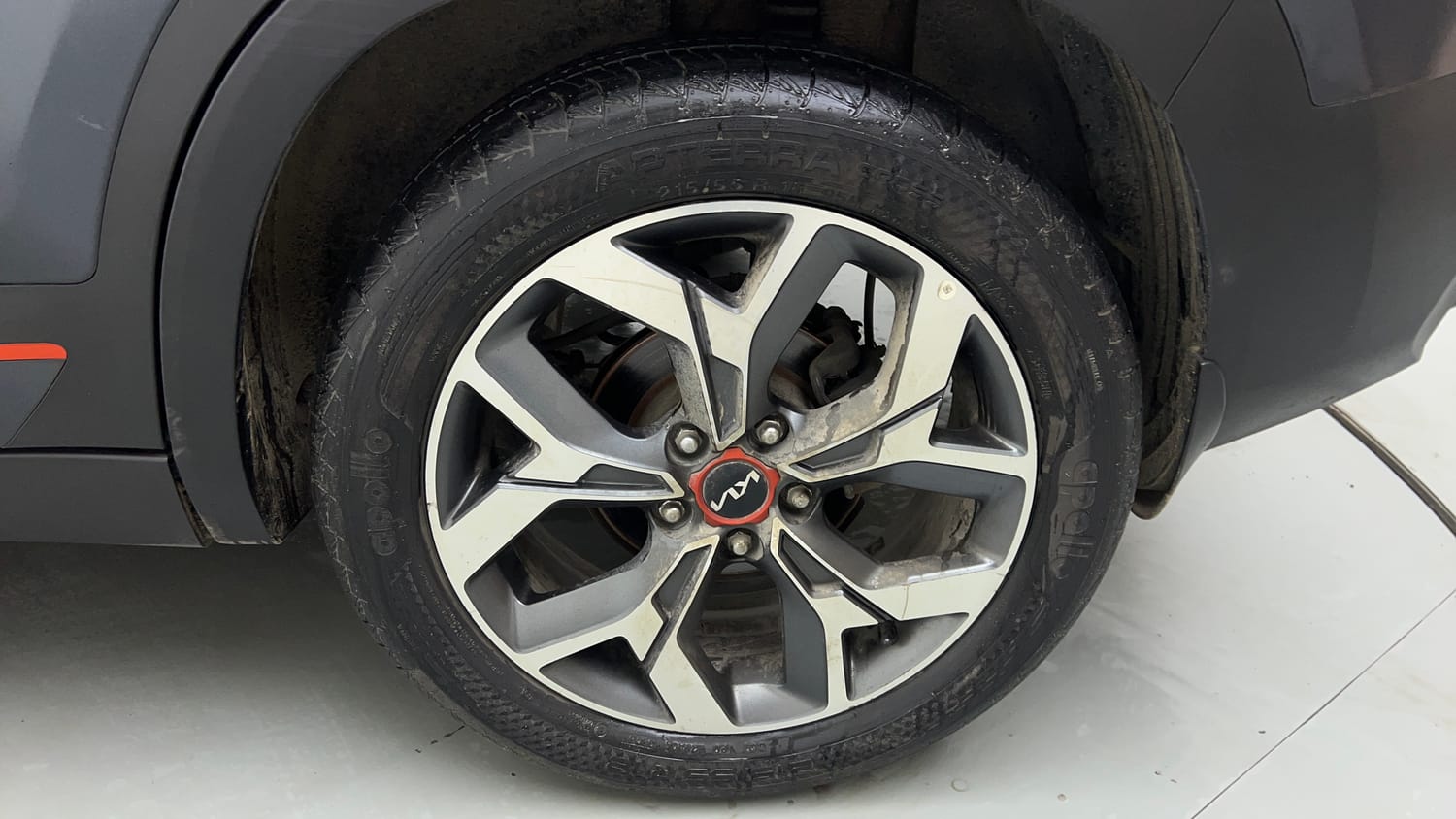 Used 2022 Kia Seltos X Line 1.4 DCT Petrol Automatic tyres LEFT REAR TYRE RIM VIEW