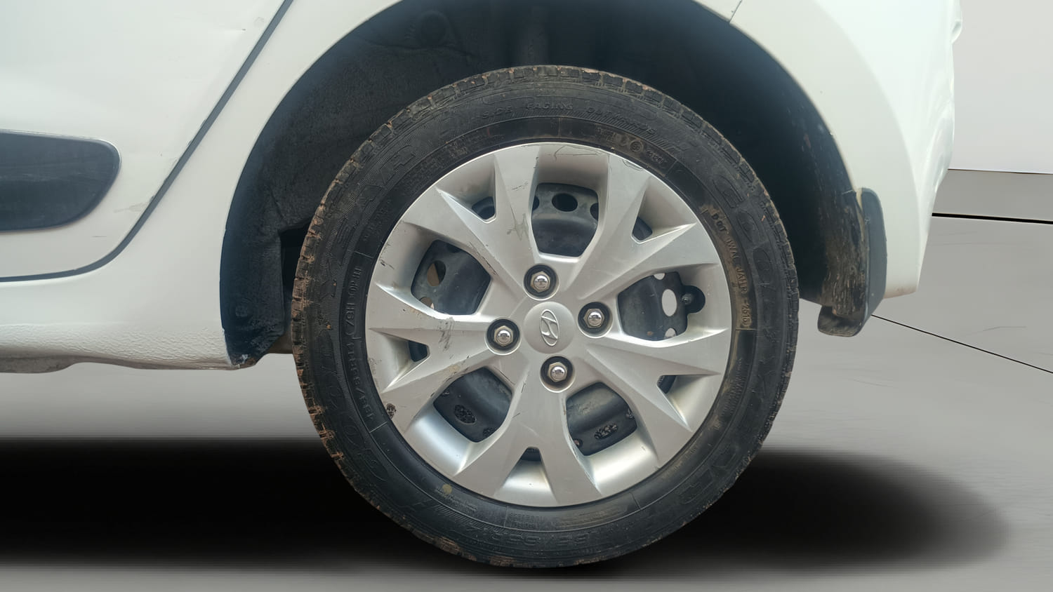 Used 2016 Hyundai Grand i10 Sportz 1.2 Kappa VTVT Petrol Manual tyres LEFT REAR TYRE RIM VIEW