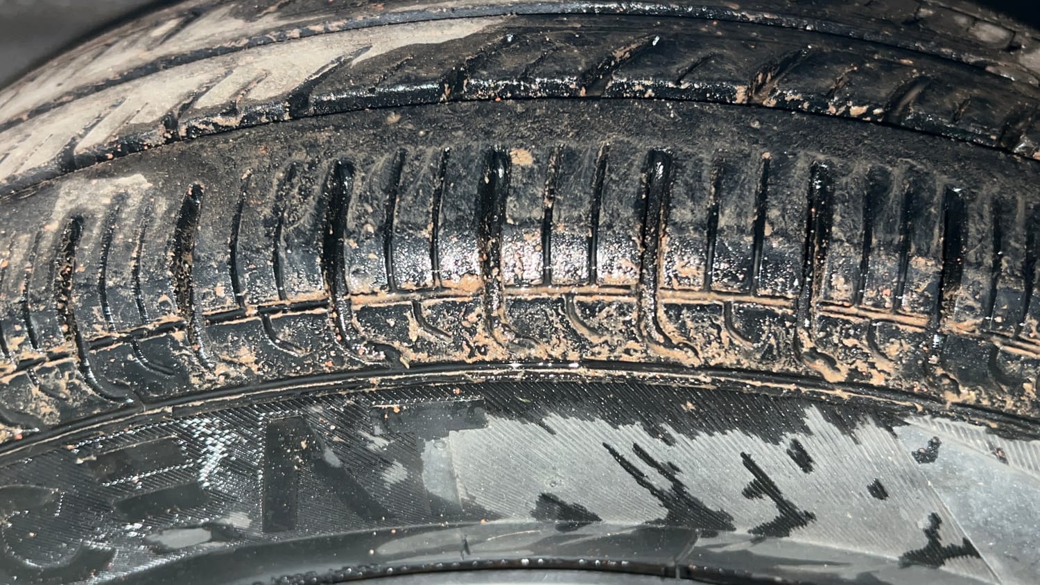 Used 2013 Maruti Suzuki Alto 800 Lxi Petrol Manual tyres LEFT FRONT TYRE TREAD VIEW