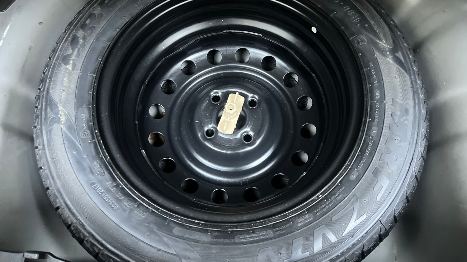 Used 2018 Hyundai Elite i20 Asta 1.2 Petrol Manual tyres SPARE TYRE VIEW