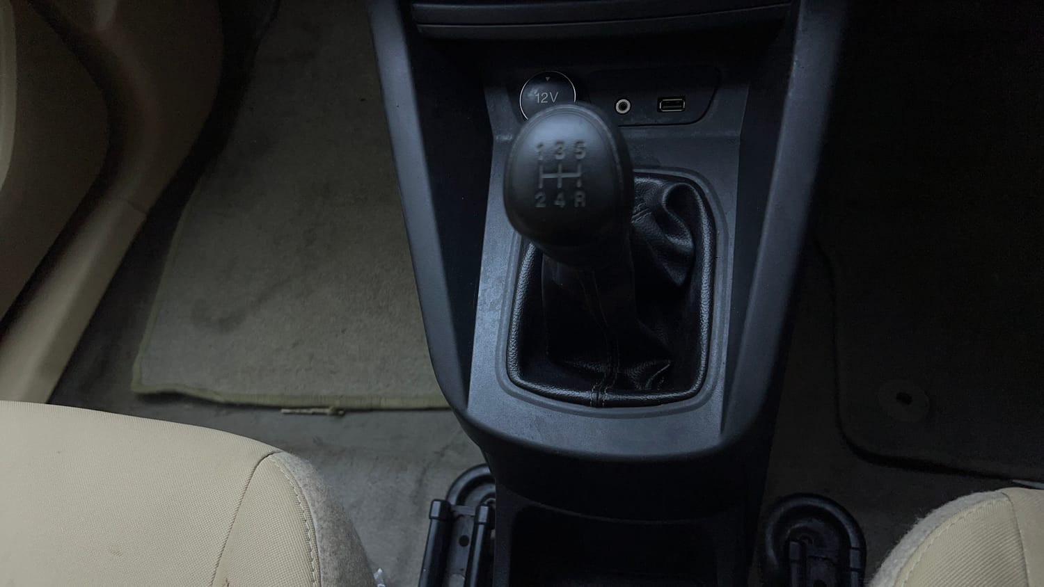 Used 2021 Ford Figo Aspire Titanium Plus 1.2 Ti-VCT Petrol Manual interior GEAR  KNOB VIEW