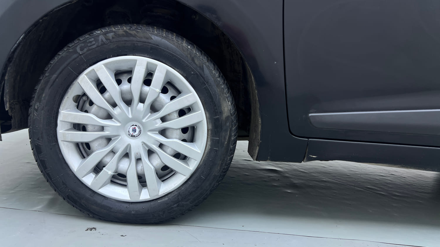 Used 2013 Hyundai Grand i10 Asta 1.2 Kappa VTVT Petrol Manual tyres LEFT FRONT TYRE RIM VIEW
