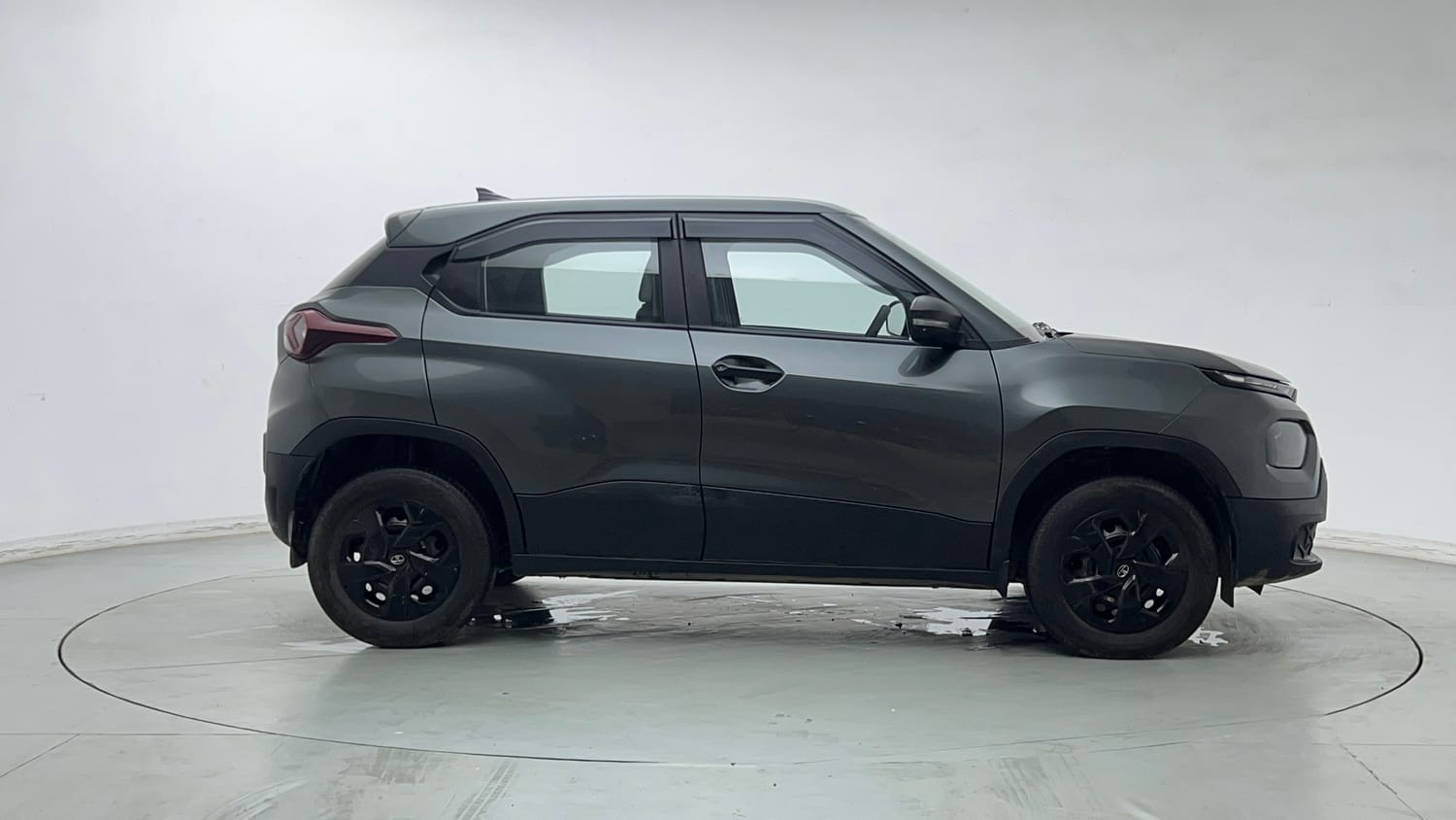 Used 2025 Tata Punch Pure MT Petrol Manual exterior RIGHT SIDE VIEW
