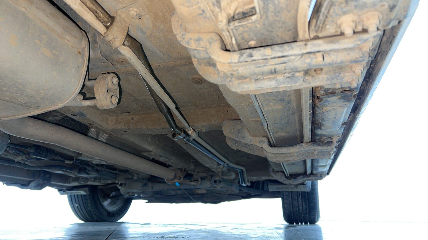 Used 2022 Mahindra XUV700 AX 7 Petrol AT Luxury Pack 7 STR Petrol Automatic extra REAR RIGHT UNDERBODY VIEW