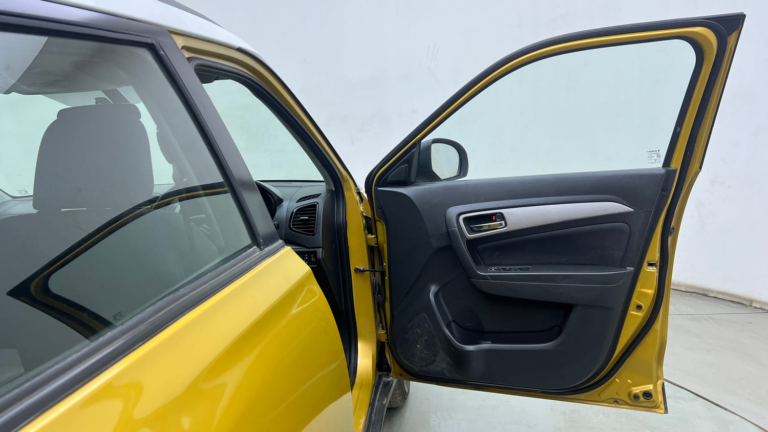 Used 2017 Maruti Suzuki Vitara Brezza [2016-2020] ZDi Plus Diesel Manual interior RIGHT FRONT DOOR OPEN VIEW