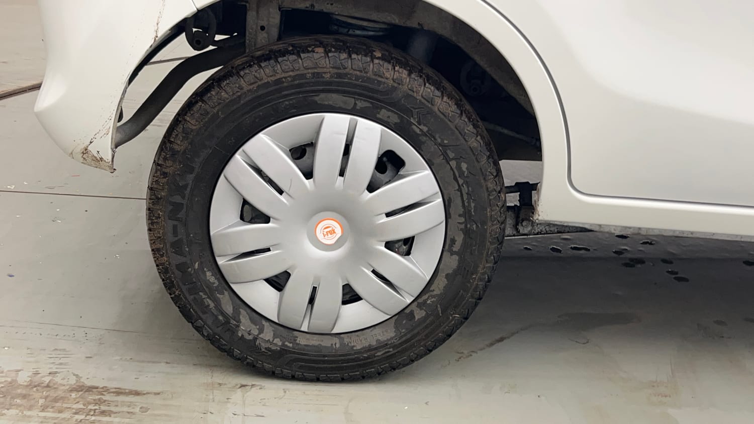 Used 2013 Maruti Suzuki Alto 800 Lxi Petrol Manual tyres RIGHT REAR TYRE RIM VIEW