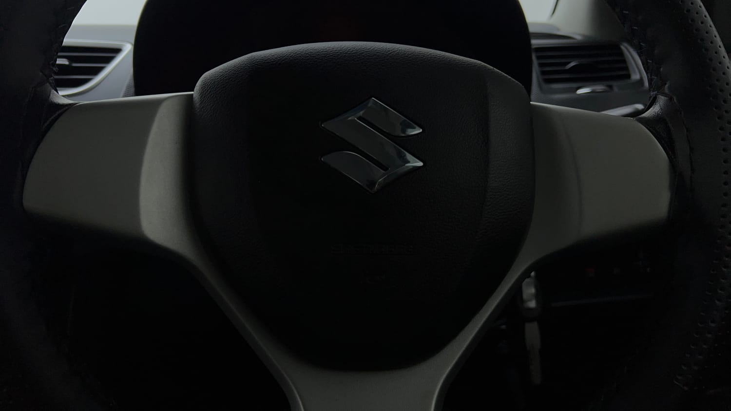 Used 2016 Maruti Suzuki Swift VXI (O) Petrol Manual top_features Airbags