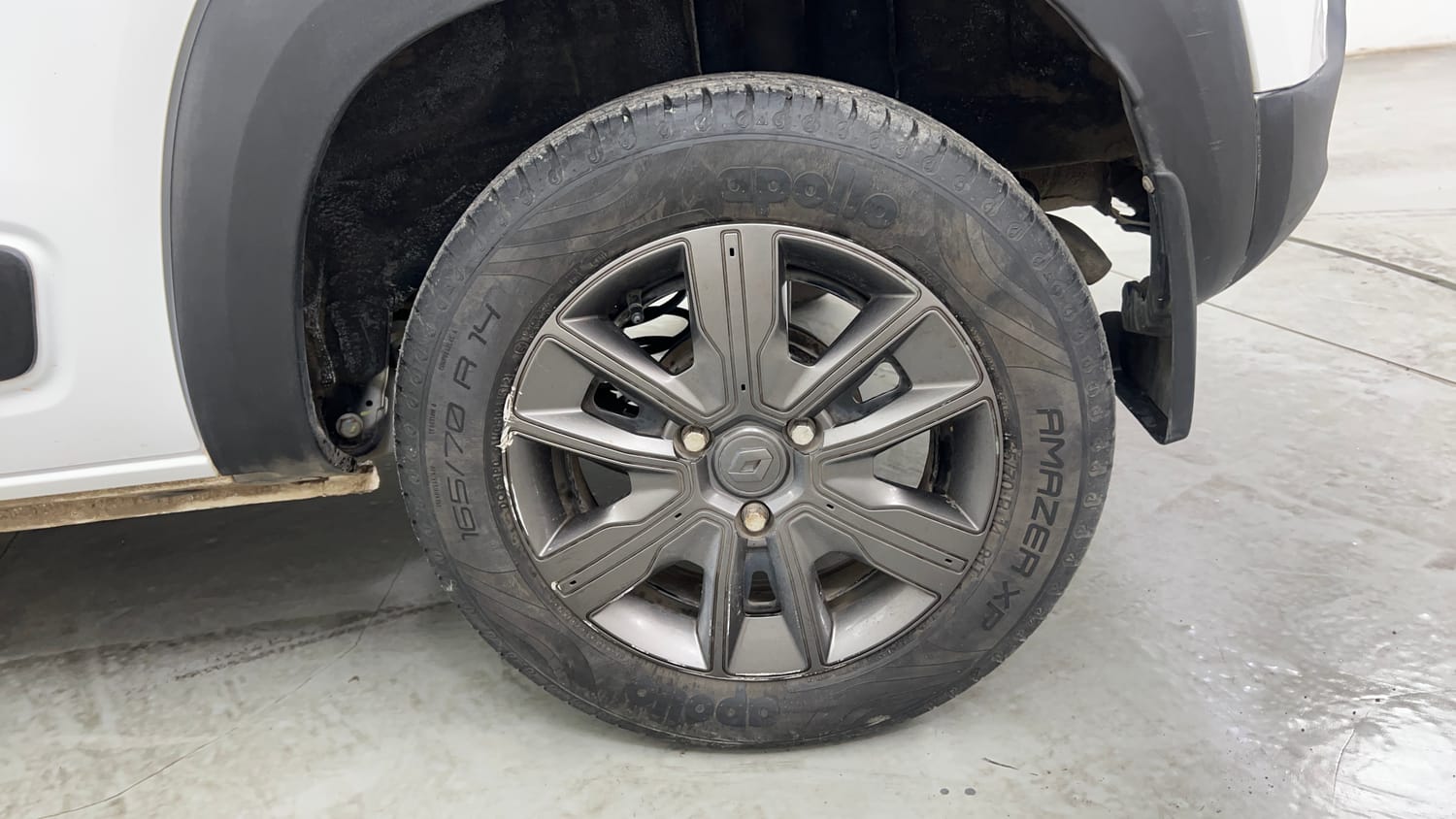 Used 2022 Renault Kwid CLIMBER 1.0 AMT (O) Dual Tone Petrol Automatic tyres LEFT REAR TYRE RIM VIEW