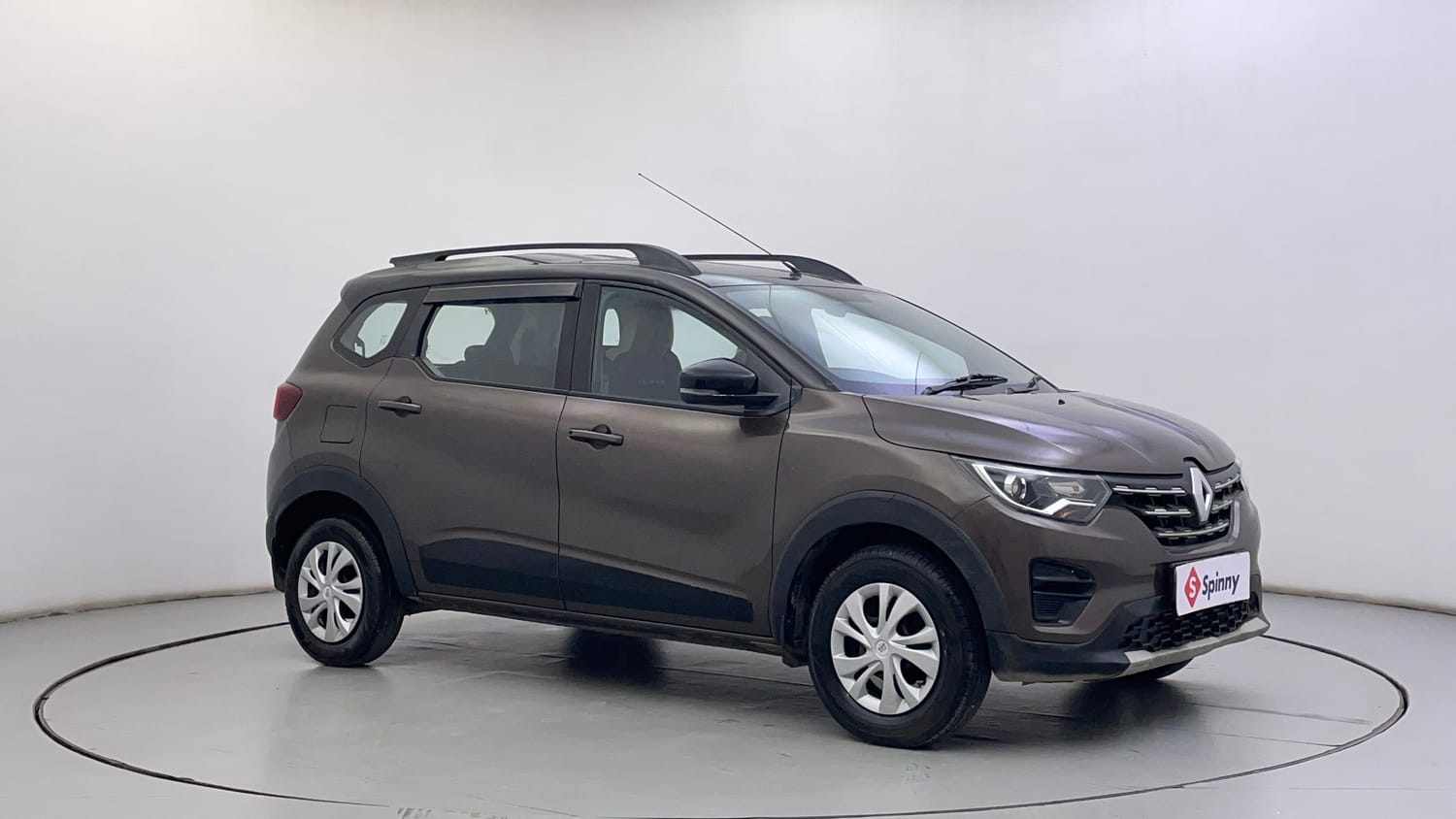 Used 2022 Renault Triber RXT Petrol Manual exterior RIGHT FRONT CORNER VIEW