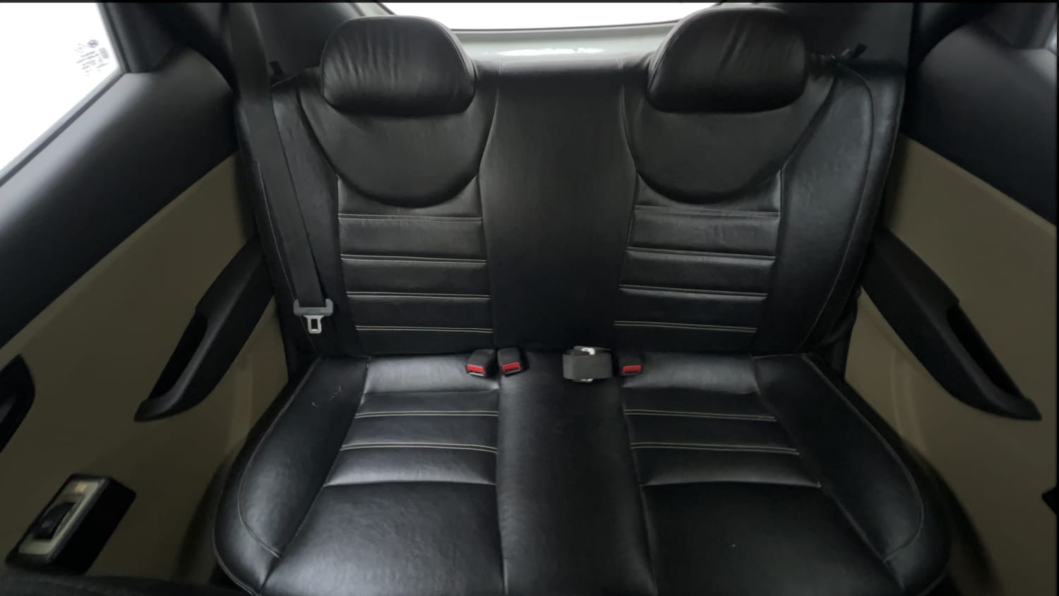 Used 2017 Hyundai Eon Magna + Petrol Manual interior REAR SEAT CONDITION VIEW