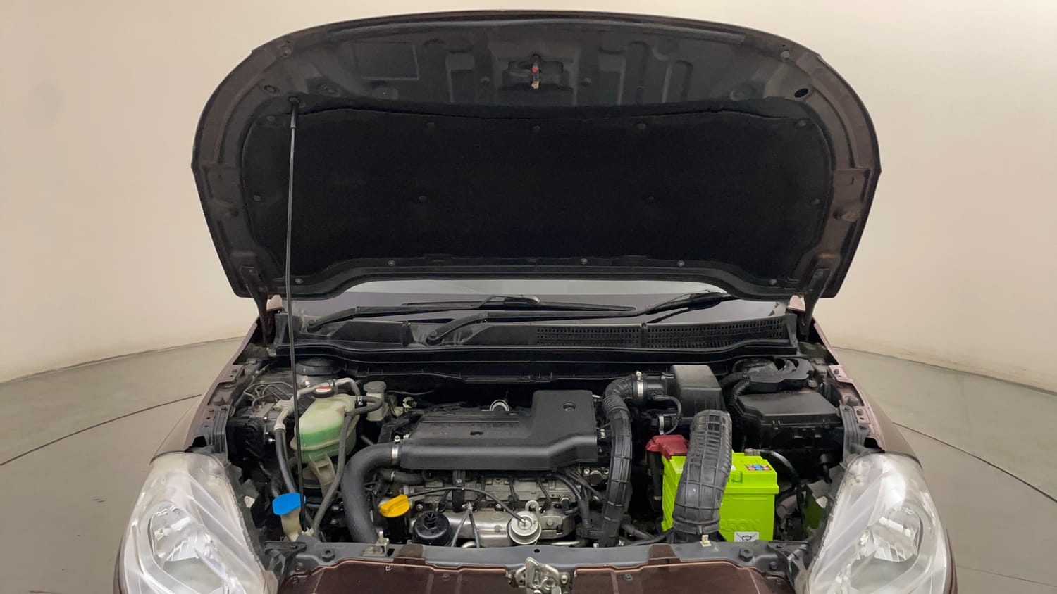 Used 2016 Maruti Suzuki S-Cross Zeta 1.3 Diesel Manual engine ENGINE & BONNET OPEN FRONT VIEW