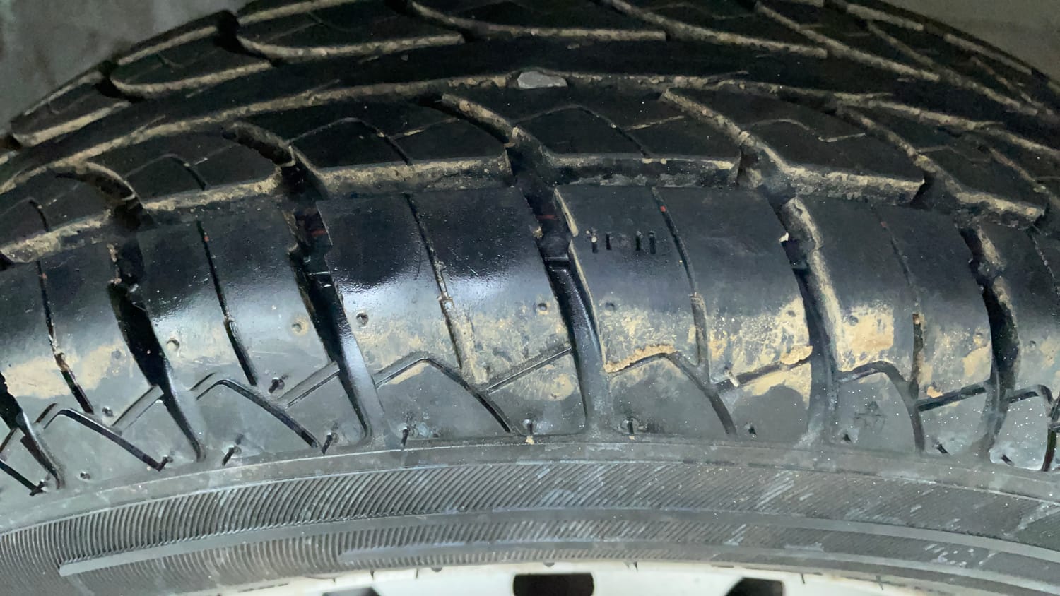 Used 2013 Maruti Suzuki Wagon R LXI Petrol Manual tyres RIGHT FRONT TYRE TREAD VIEW