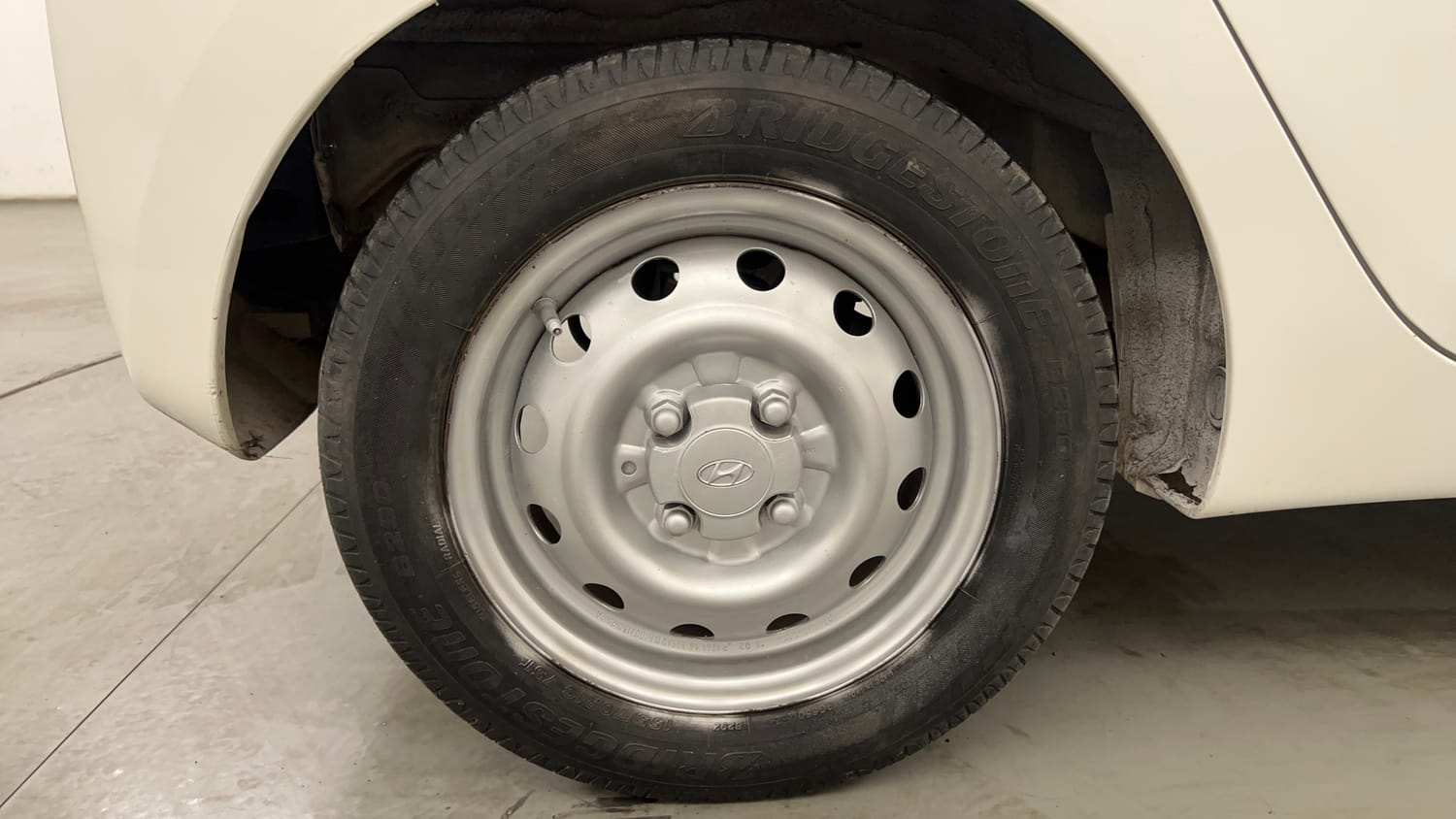 Used 2018 Hyundai Eon Era + Petrol Manual tyres RIGHT REAR TYRE RIM VIEW