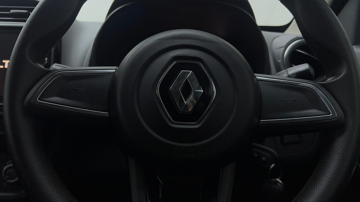 Used 2020 Renault Kwid RXT 1.0 Opt Petrol Manual top_features Airbags