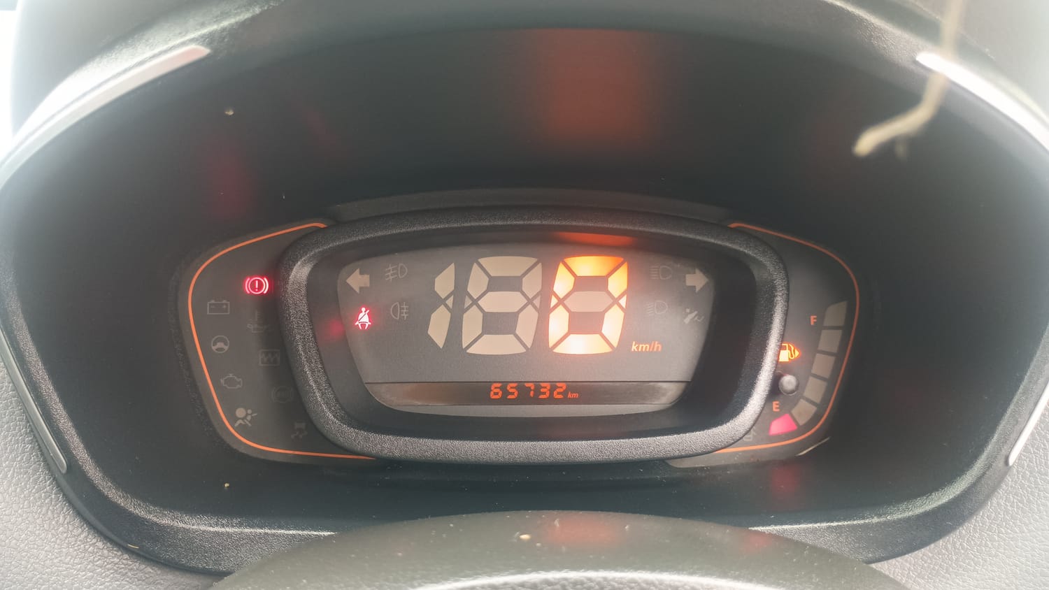 Used 2019 Renault Kwid RXT Opt Petrol Manual interior CLUSTERMETER VIEW