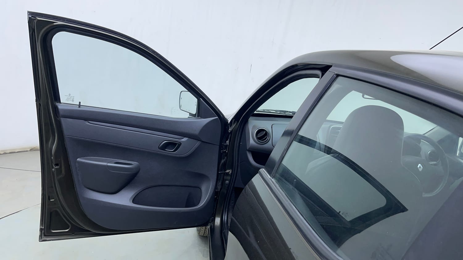 Used 2015 Renault Kwid RXT Petrol Manual interior LEFT FRONT DOOR OPEN VIEW