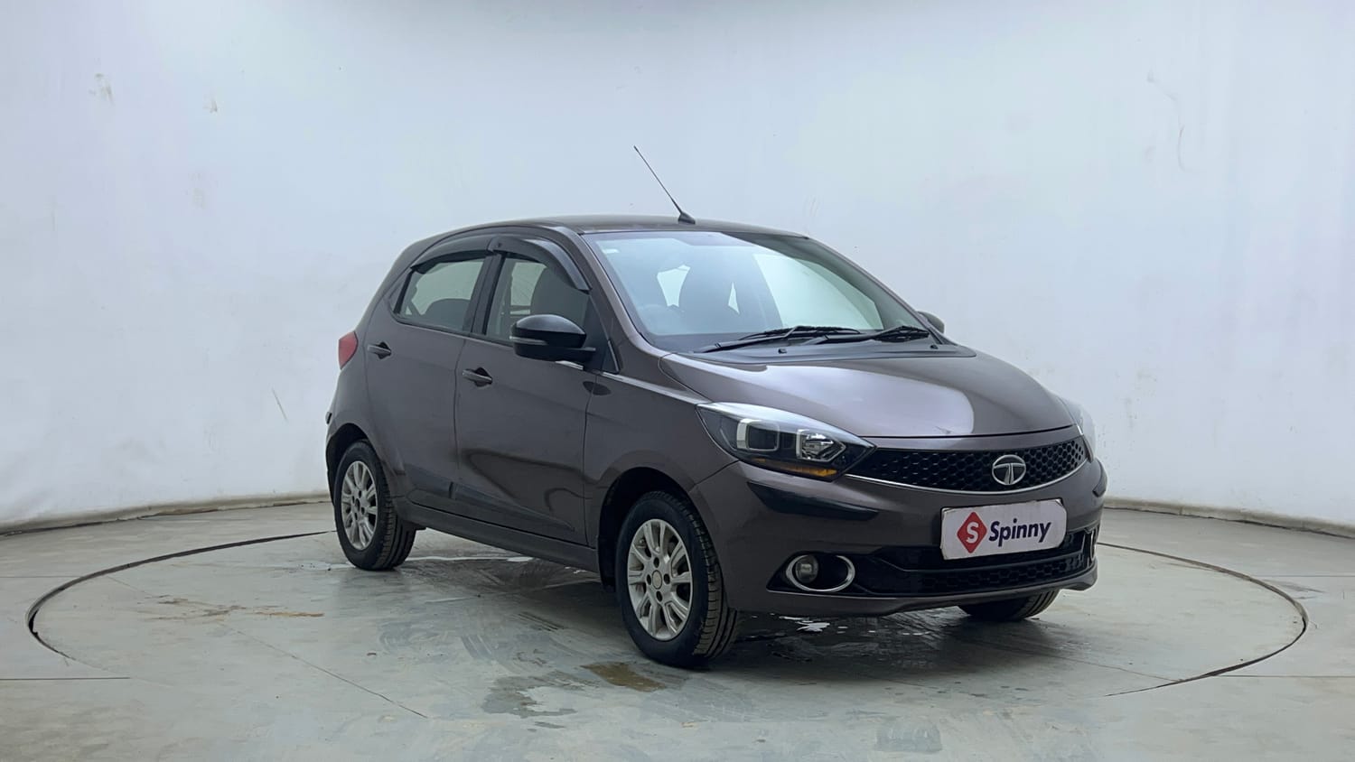 Used 2018 Tata Tiago Revotron XZA Petrol Automatic exterior RIGHT FRONT CORNER VIEW