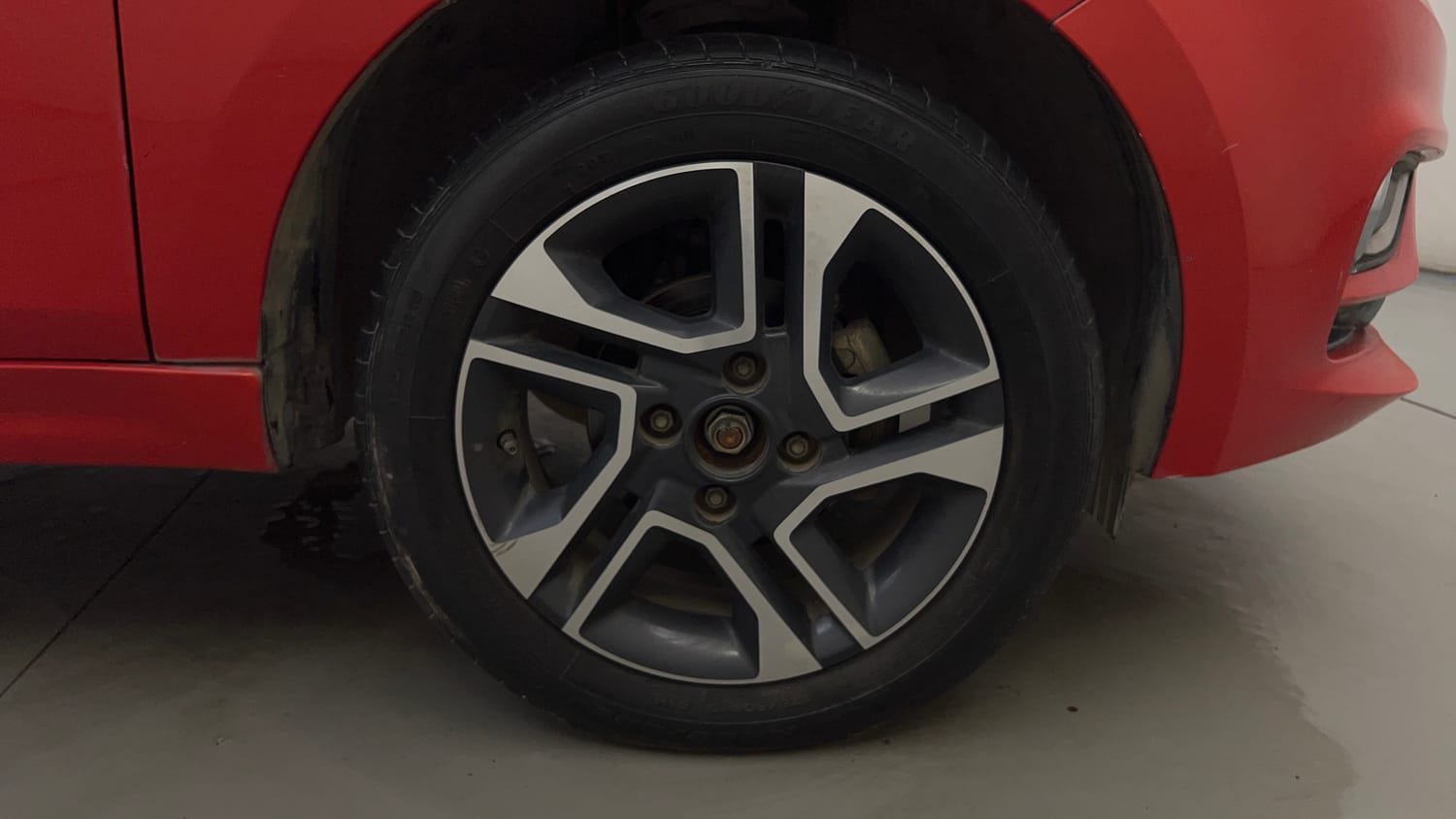 Used 2023 Tata Tiago XZA Plus Petrol Automatic tyres RIGHT FRONT TYRE RIM VIEW