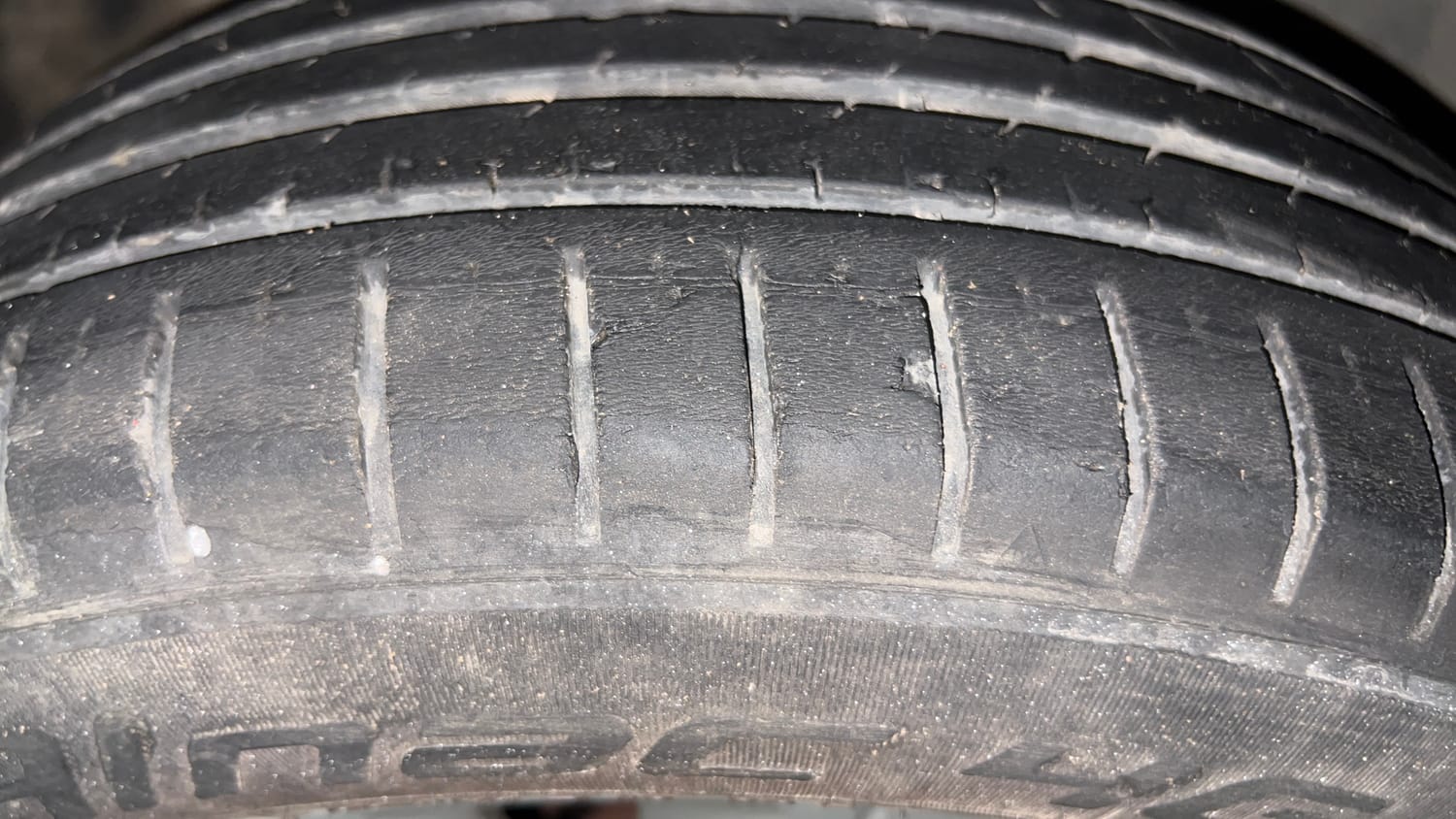 Used 2022 Volkswagen Taigun GT 1.5 TSI MT Petrol Manual tyres LEFT FRONT TYRE TREAD VIEW