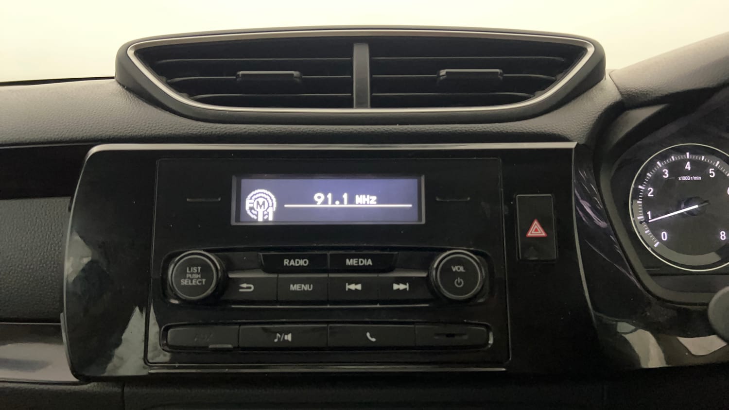 Used 2021 Honda Amaze 1.2 V MT Petrol Petrol Manual top_features Integrated (in-dash) music system