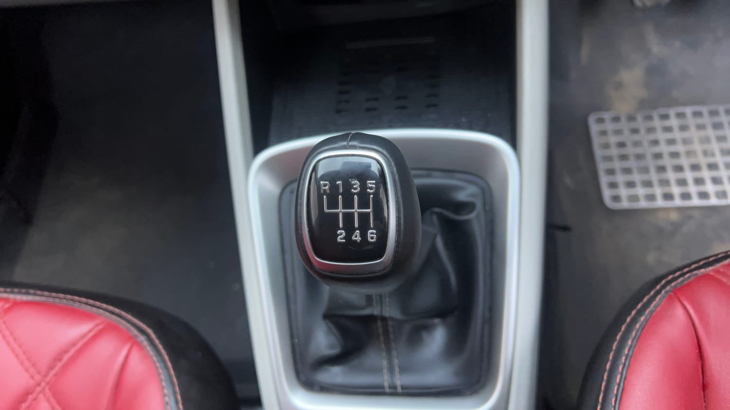 Used 2022 Hyundai Venue SX (O) 1.5 CRDi Diesel Manual interior GEAR  KNOB VIEW