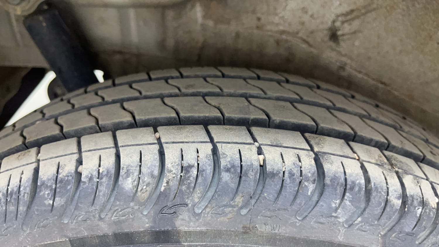 Used 2019 Maruti Suzuki Wagon R 1.0 VXI AMT (O) Petrol Automatic tyres RIGHT REAR TYRE TREAD VIEW
