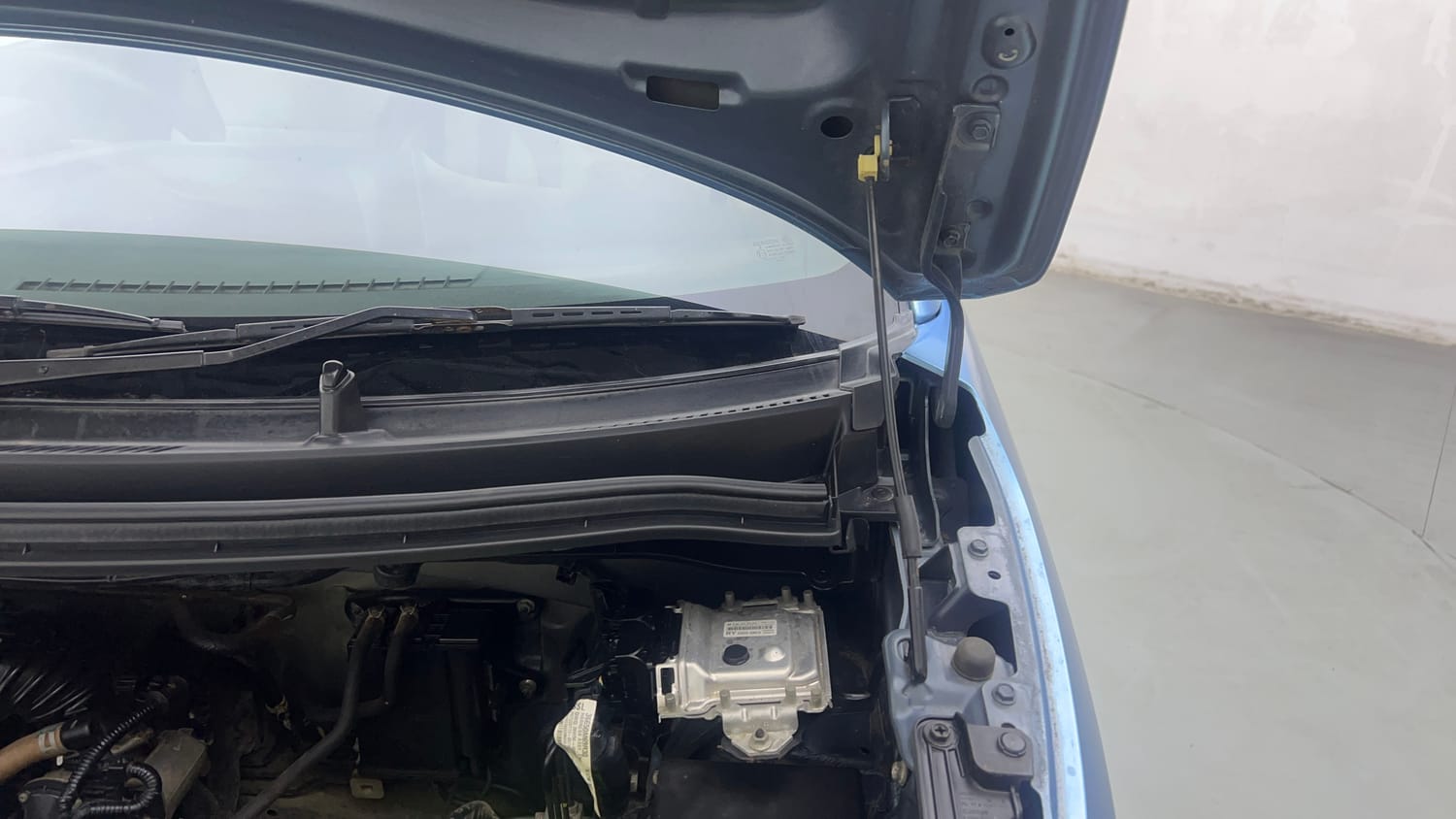 Used 2020 Maruti Suzuki Wagon R VXi 1.2 Petrol Manual engine ENGINE LEFT SIDE HINGE & APRON VIEW