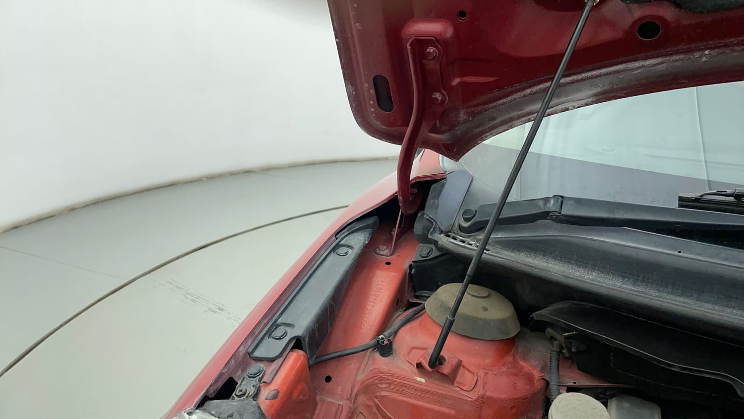 Used 2019 Maruti Suzuki Baleno Delta MT Petrol Manual engine ENGINE RIGHT SIDE HINGE & APRON VIEW