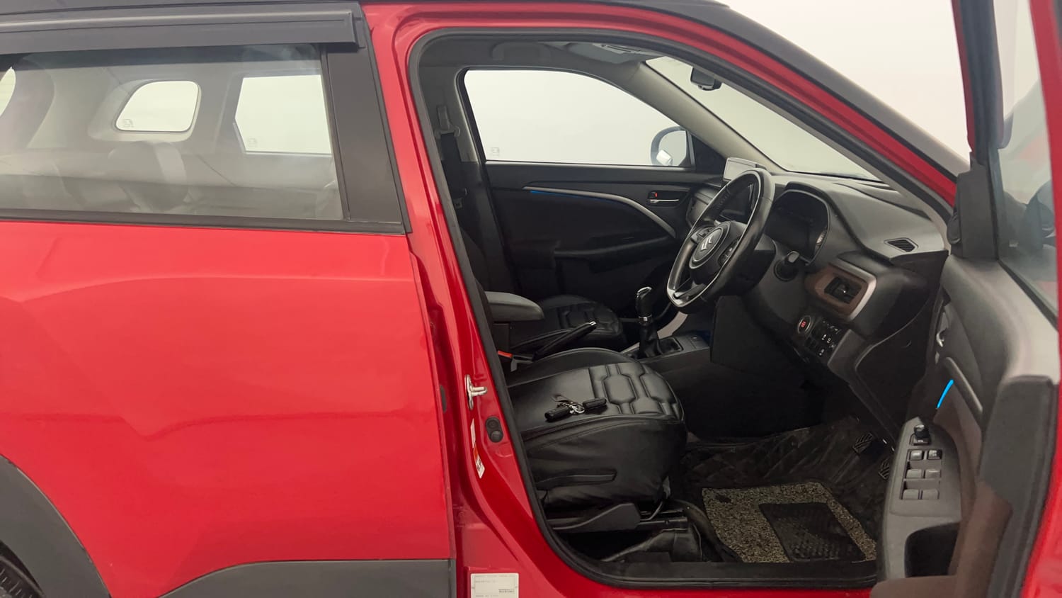 Used 2022 Maruti Suzuki Brezza Zxi Plus Dual Tone Petrol Manual interior RIGHT SIDE FRONT DOOR CABIN VIEW