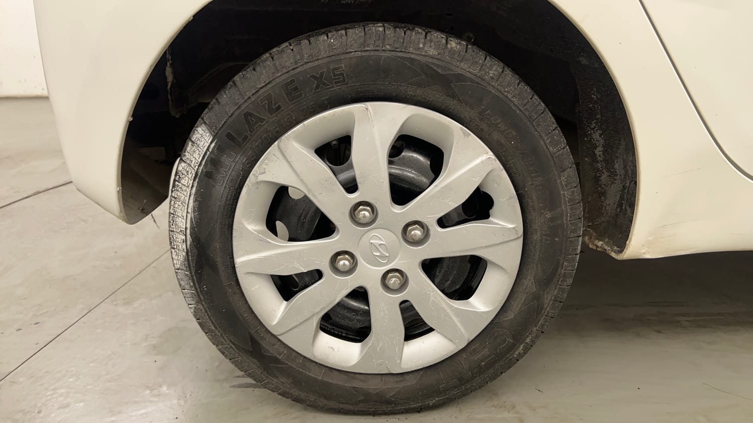 Used 2019 Hyundai Eon Magna + Petrol Manual tyres RIGHT REAR TYRE RIM VIEW