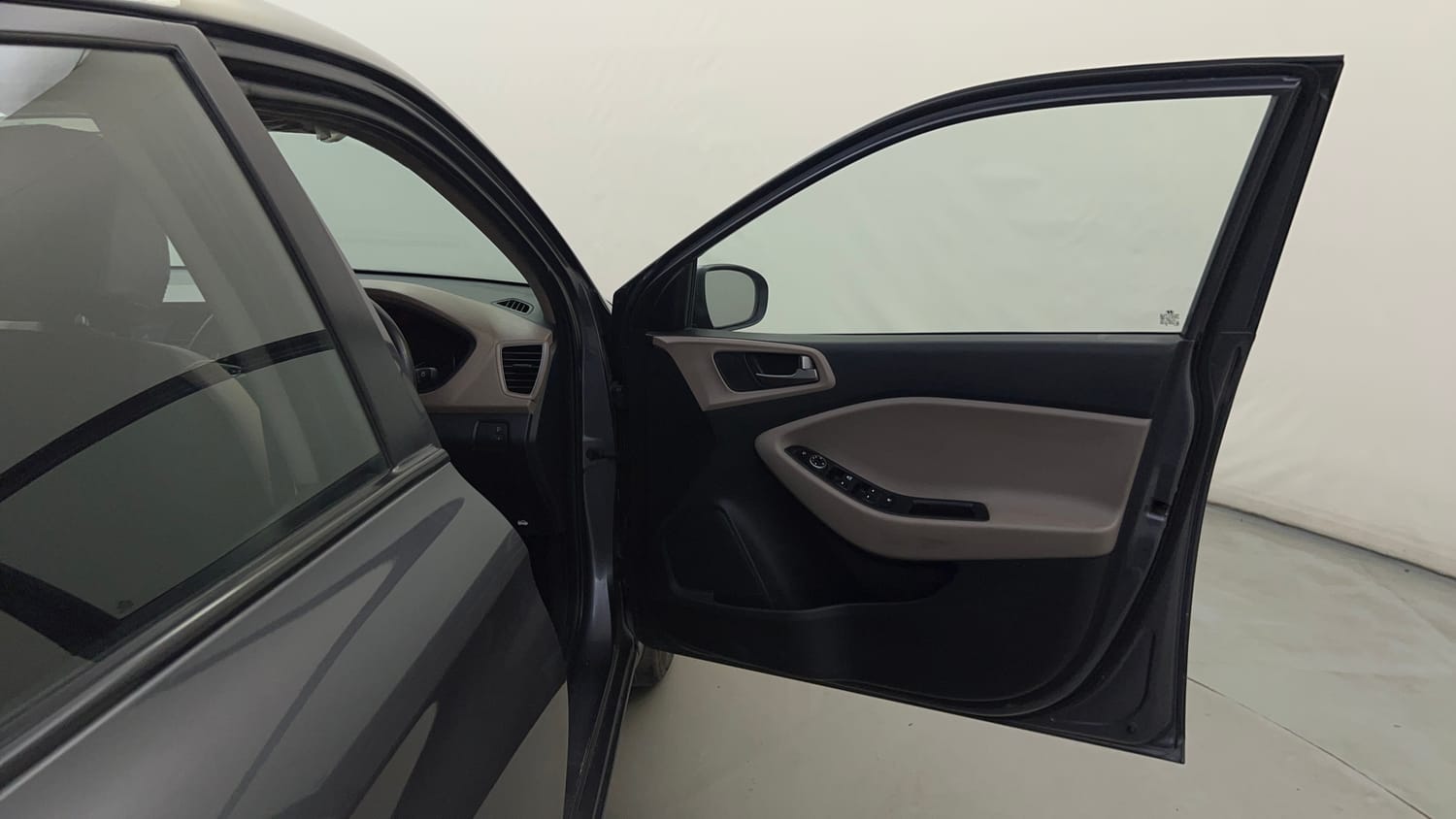 Used 2018 Hyundai Elite i20 Sportz 1.2 Petrol Manual interior RIGHT FRONT DOOR OPEN VIEW