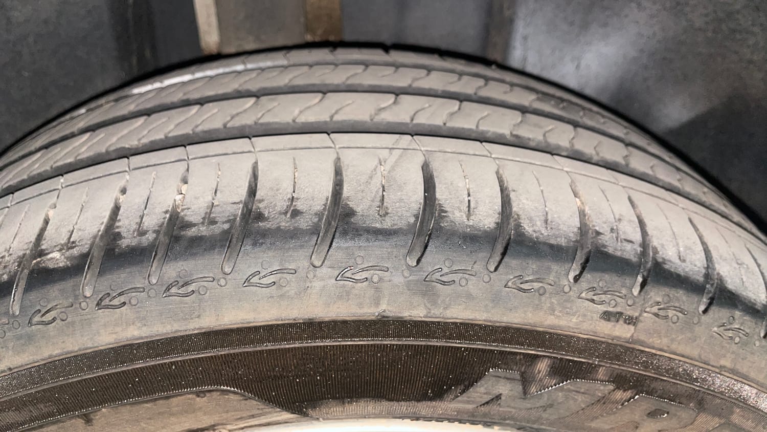 Used 2023 Volkswagen Virtus Highline 1.0 TSI MT Petrol Manual tyres RIGHT REAR TYRE TREAD VIEW