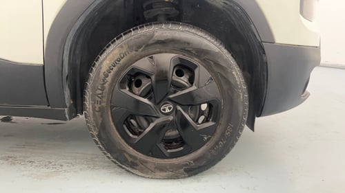 Used 2023 Tata Punch Adventure Rhythm Pack MT Petrol Manual tyres RIGHT FRONT TYRE RIM VIEW