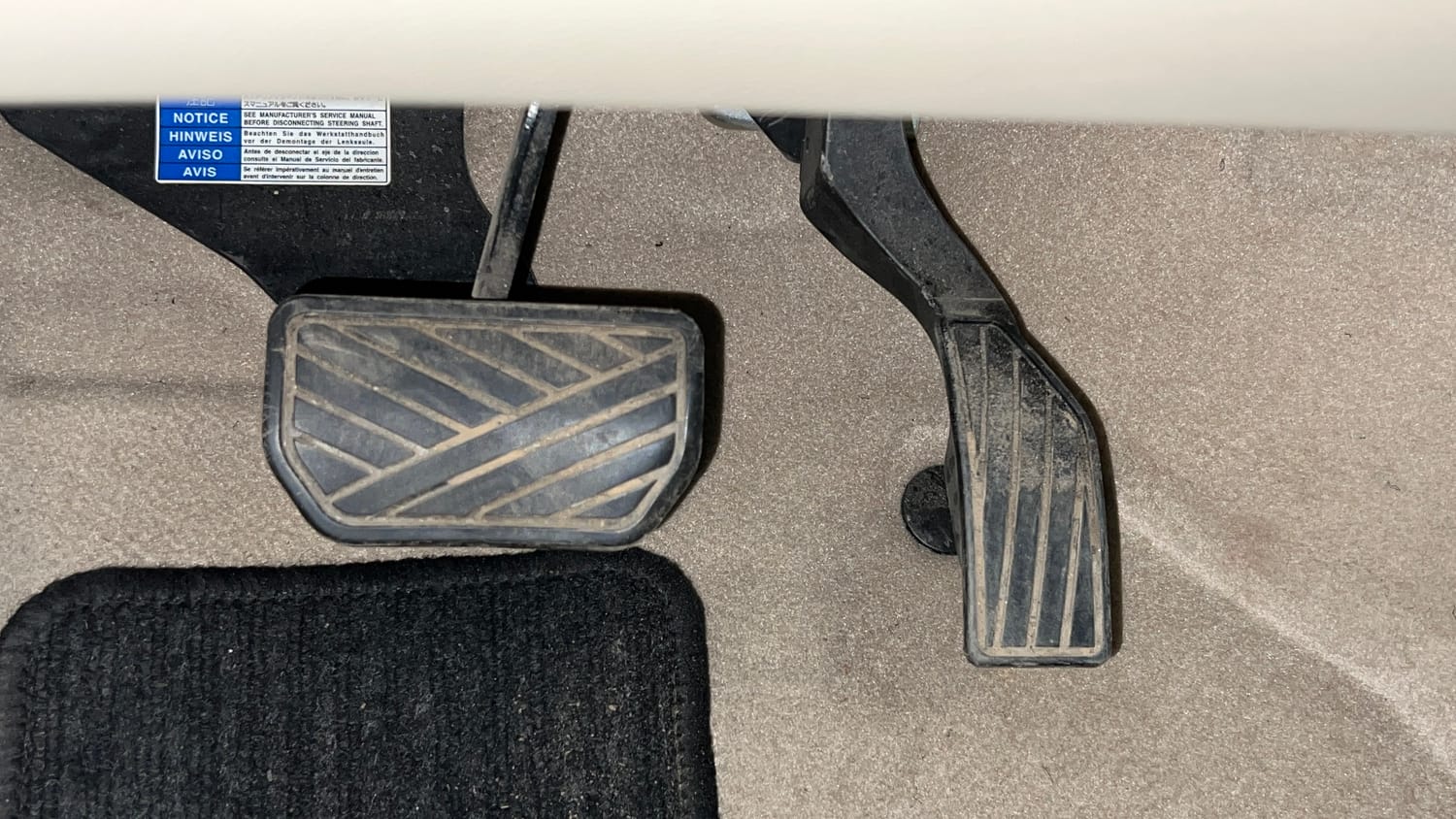 Used 2022 Maruti Suzuki Ciaz Alpha 1.5 AT Petrol Automatic interior PEDALS VIEW