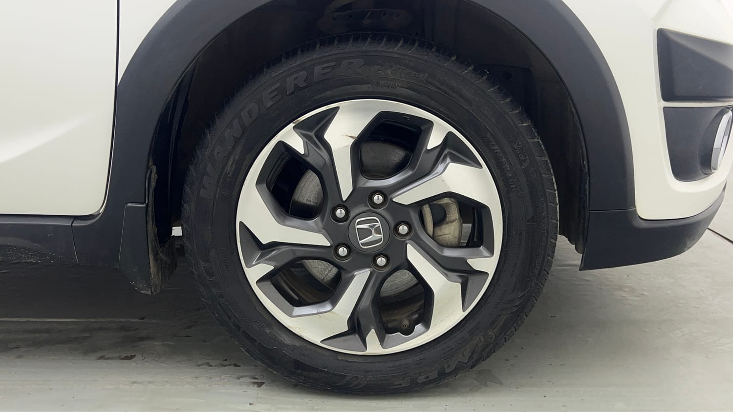 Used 2018 Honda BR-V V CVT Petrol Petrol Automatic tyres RIGHT FRONT TYRE RIM VIEW