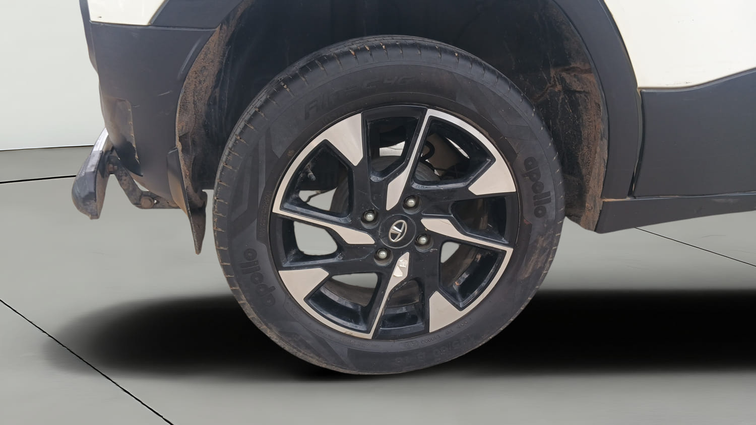 Used 2022 Tata Punch Creative MT Petrol Manual tyres RIGHT REAR TYRE RIM VIEW