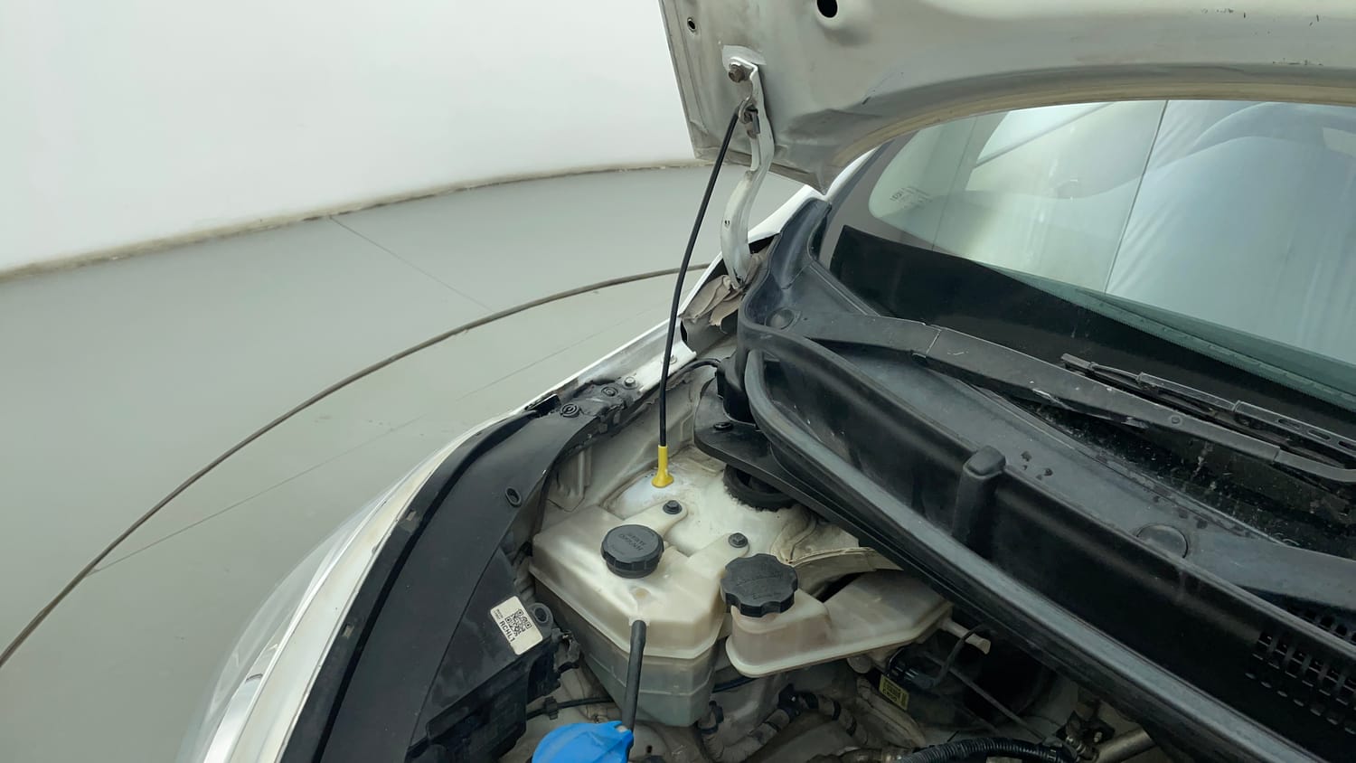 Used 2020 Hyundai Santro Sportz Petrol Manual engine ENGINE RIGHT SIDE HINGE & APRON VIEW
