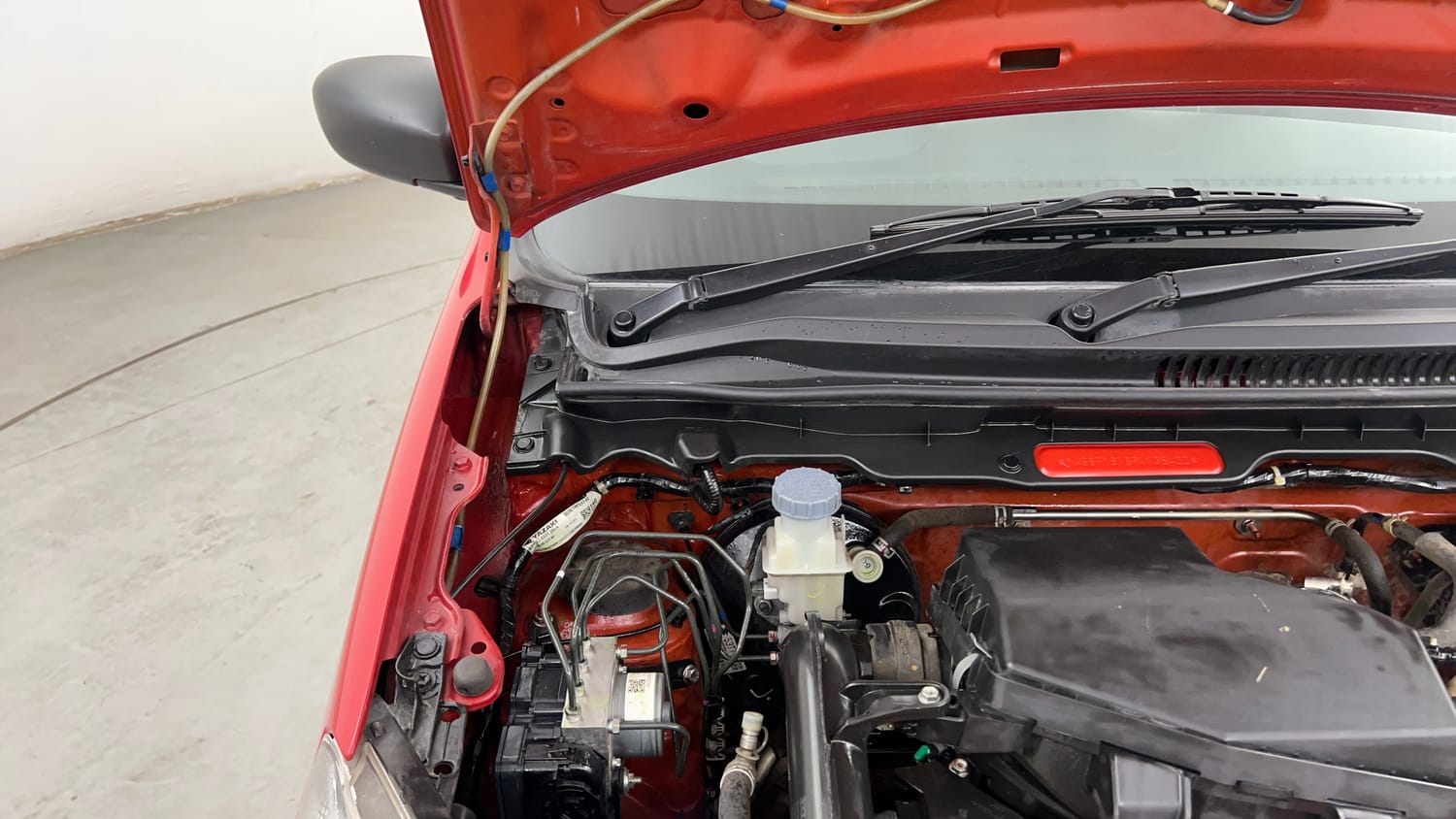 Used 2023 Maruti Suzuki Alto K10 VXi Petrol Manual engine ENGINE RIGHT SIDE HINGE & APRON VIEW