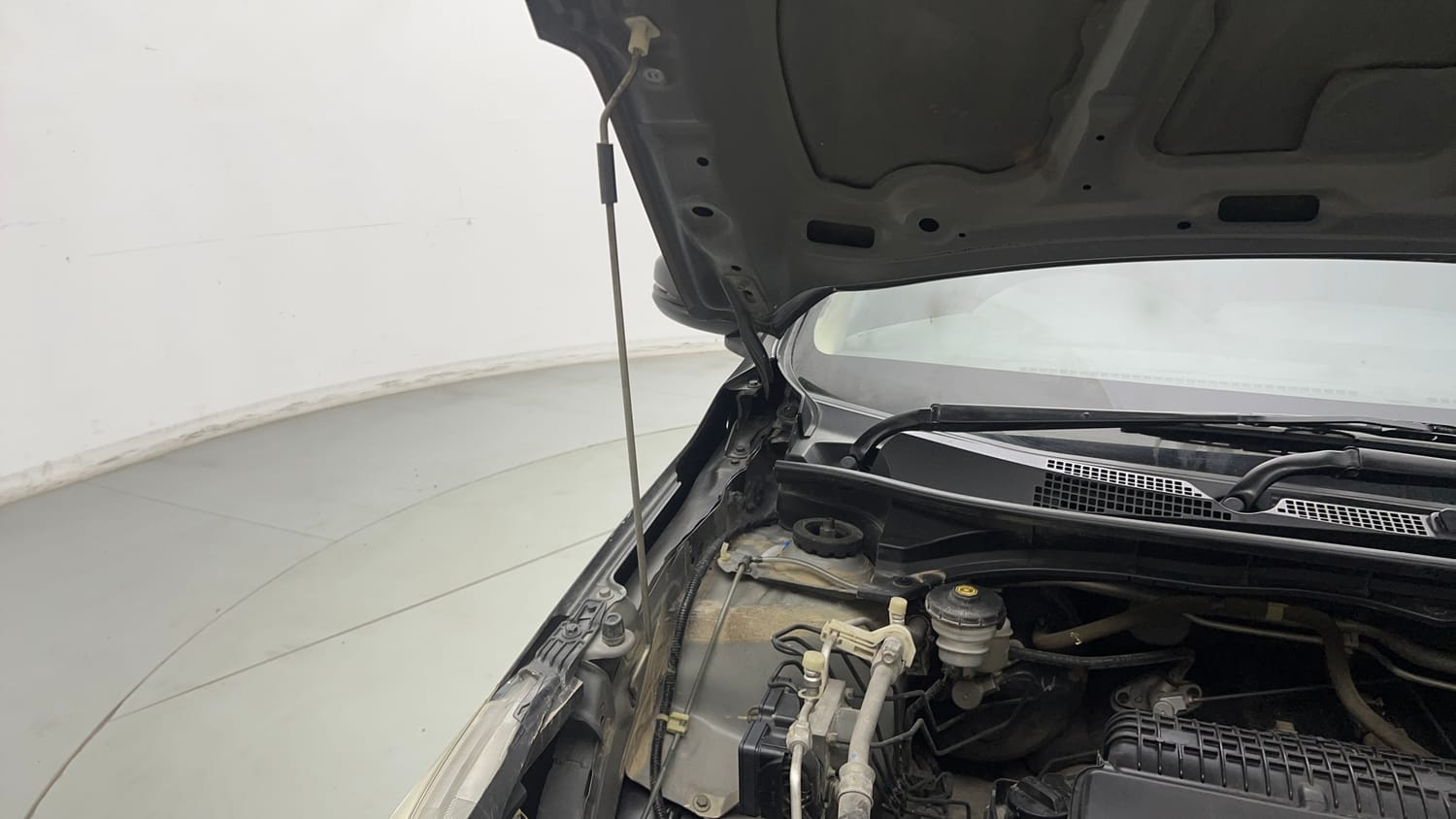 Used 2020 Honda Amaze 1.2 S MT Petrol Petrol Manual engine ENGINE RIGHT SIDE HINGE & APRON VIEW