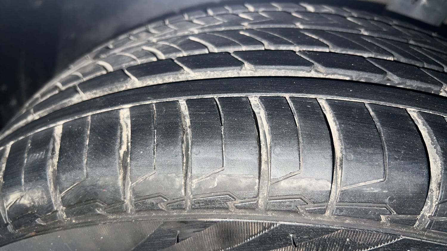 Used 2017 Hyundai Verna SX (O) 1.6 VTVT AT Petrol Automatic tyres LEFT FRONT TYRE TREAD VIEW