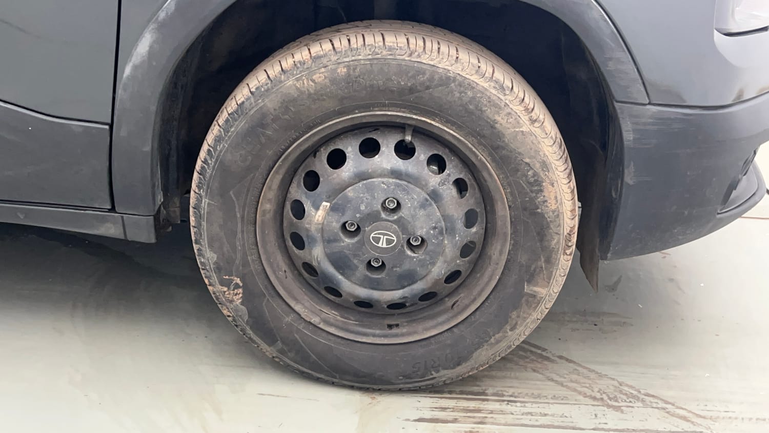 Used 2024 Tata Punch Pure MT Petrol Manual tyres RIGHT FRONT TYRE RIM VIEW