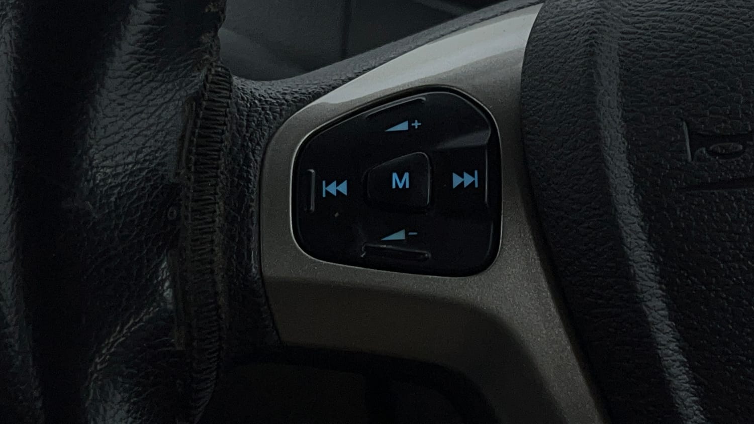 Used 2016 Ford EcoSport Trend 1.5L Ti-VCT Petrol Manual top_features Steering mounted controls