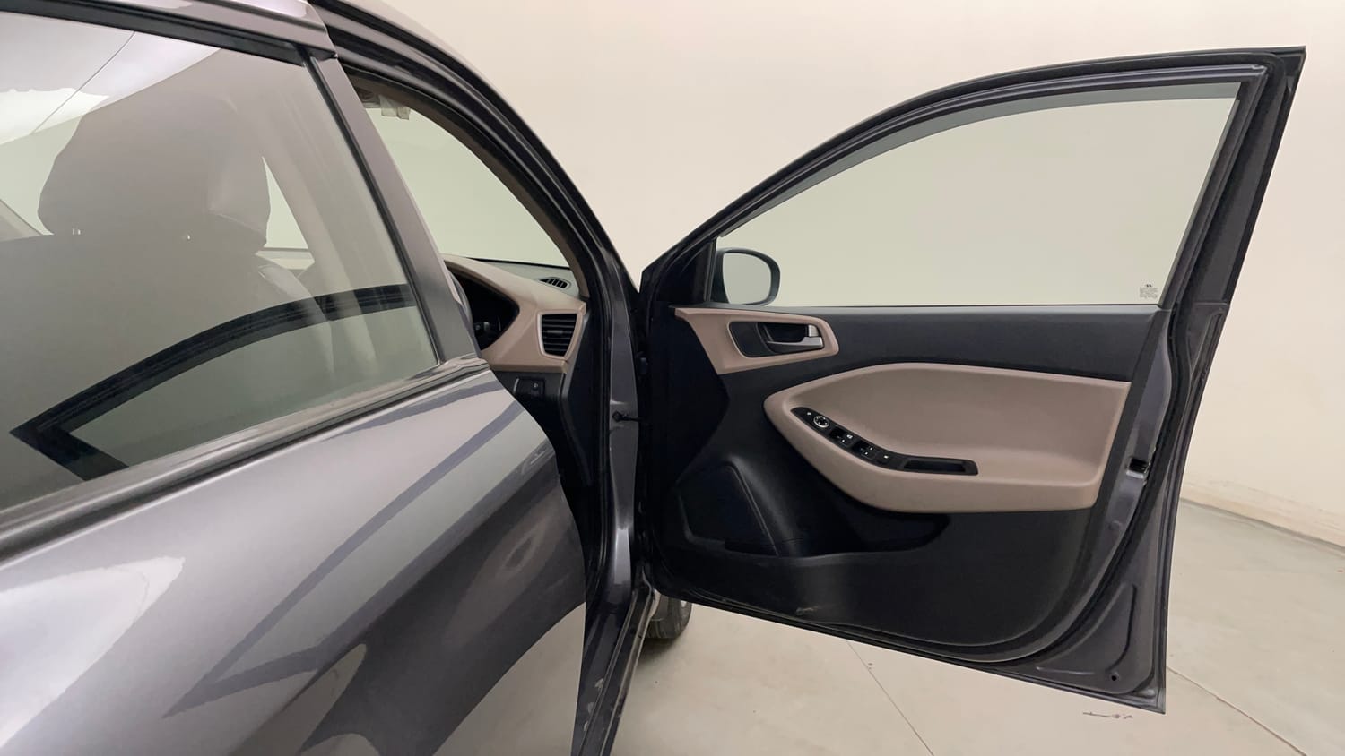 Used 2017 Hyundai Elite i20 Asta 1.2 Petrol Manual interior RIGHT FRONT DOOR OPEN VIEW
