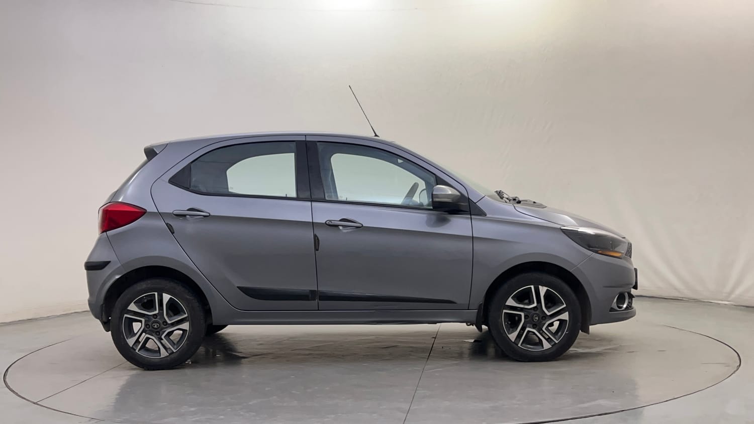 Used 2019 Tata Tiago Revotron XZA Plus Petrol Automatic exterior RIGHT SIDE VIEW