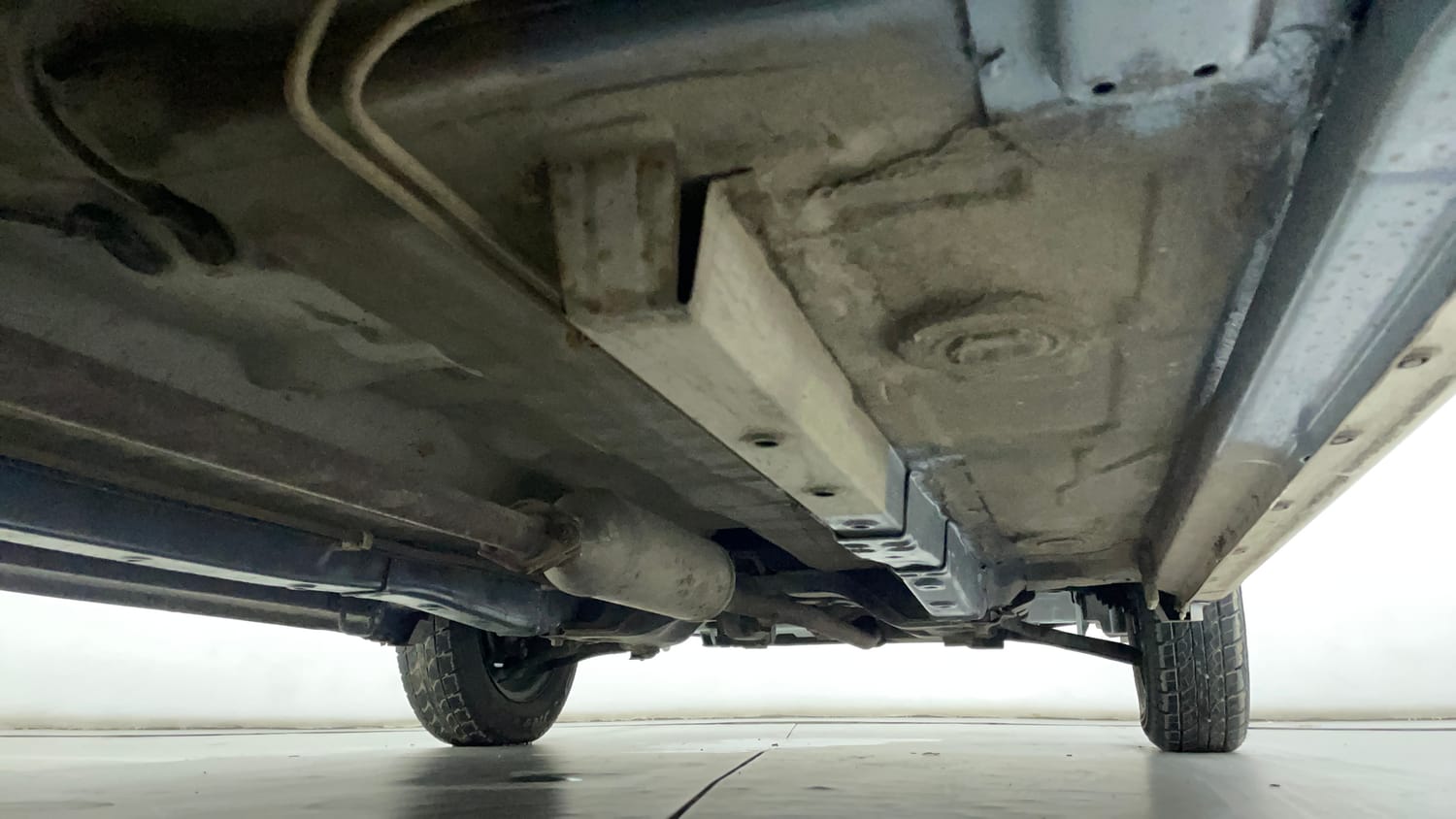 Used 2013 Maruti Suzuki Wagon R LXI Petrol Manual extra REAR RIGHT UNDERBODY VIEW